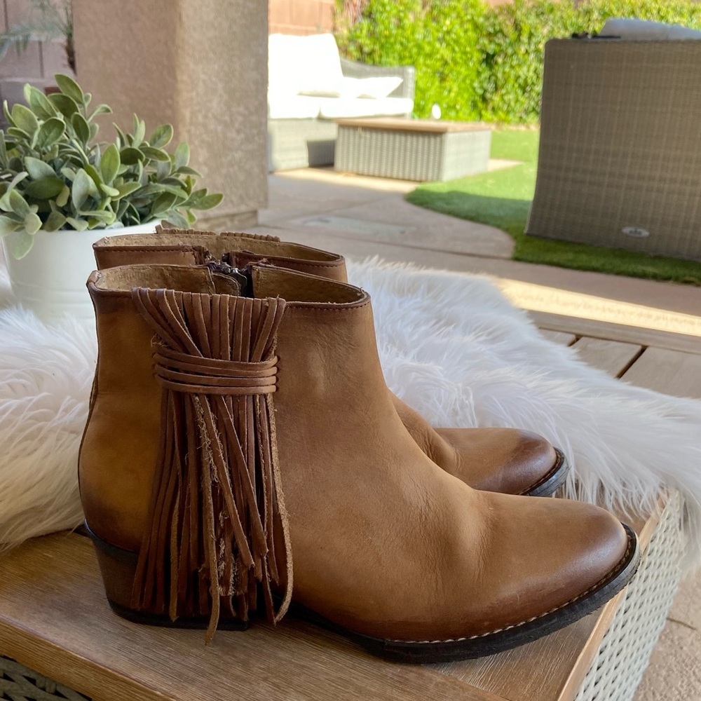 Circle G Fringe Tan Nubuck Leather Ankle Boots Size 9 - Picture 16 of 16